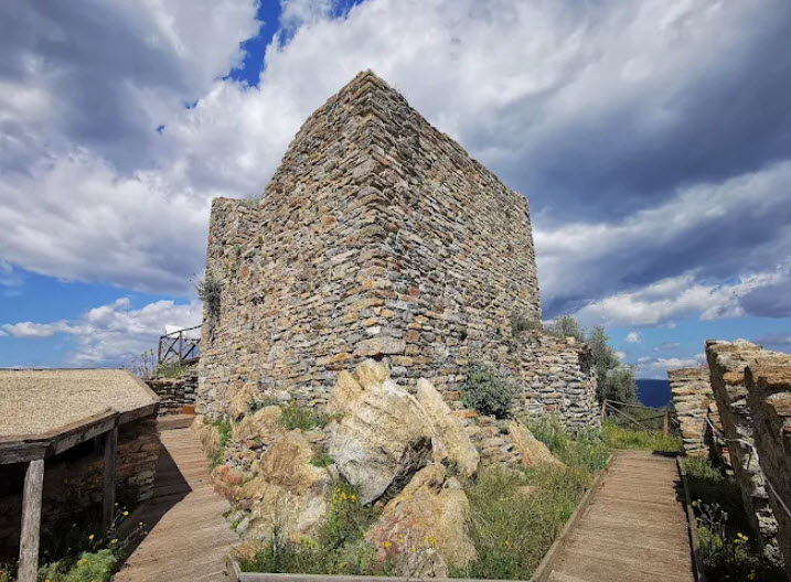 Castello Orguglioso o di Sassai, Italy